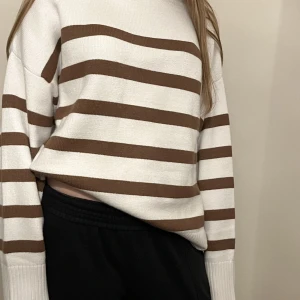 Stickad tröja  - Super mysig oversized stickad tröja från Ullared perfekt nu till hösten 