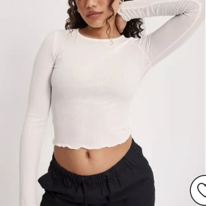 Vit topp - Helt oanvänd! nypris 139 kr🤍