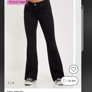 Jeans - super fina low waist bootcut jeans som är köpta på nelly för 500kr. Slutsålda för tillfället! Jeansen är använda men har inga defekter