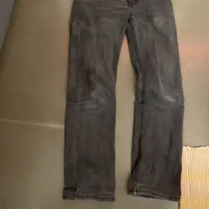 Svarta jeans köpte i början av augusti, fint skick knappt använda 