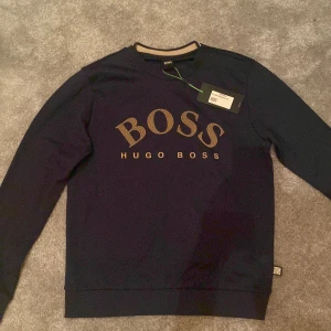 Hugo boss tjocktröja - Helt ny och oanvänd. Ny pris är 1399