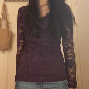 Snygg spetströja🤗 - Gjort av stretchigt material så skulle också passa någon som vore storlek S💘