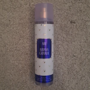 bodymist - säljer denna bodymisten från airana grande eftersom den inte kommer till andvändning !!! skulle säga att det är 95% kvar  den och den har bara sprutats några fåtal gånger ungefär 8 ! 