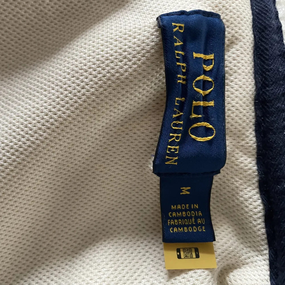 Säljer min Ralph Lauren jacka i storlek M. Den är knappt använda. Håller värmen bra.. Jackor.