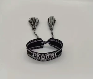 Fake armband!! - Hör av dig om du vill köpa några av dessa armband! ❤️ Kolla nästa inlägg också! LÅNADE BILDER!