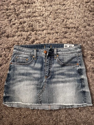 Mini skirt - Jätte snygg mini kjol som tyvärr blivit för liten för mig, bra skick