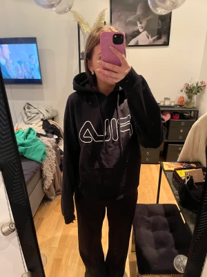 fila hoodie - svart hoodie från fila i helt ny skick storlek S💕