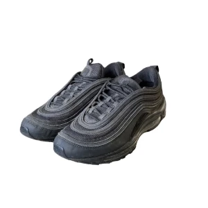 nike air max 97 - Storlek 42. Bra skick inga defekter. Säljer skorna för att de har blivit för små.