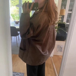 Vintage läderjacka - Unik och varm läderjacka i Large Oversized och unisex