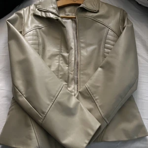läder jacka  - bra kondition 