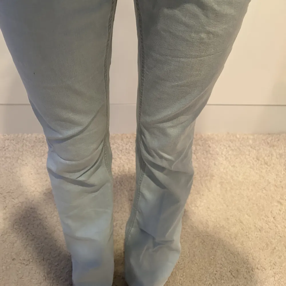 Jättefina jeans. Möts bara upp🥰. Jeans & Byxor.