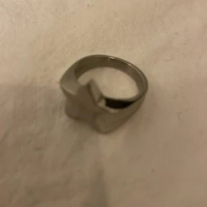 Ring - Hej säljer denna jätte gulliga ring som är en stjärna och den är i stål som inte rostar💕