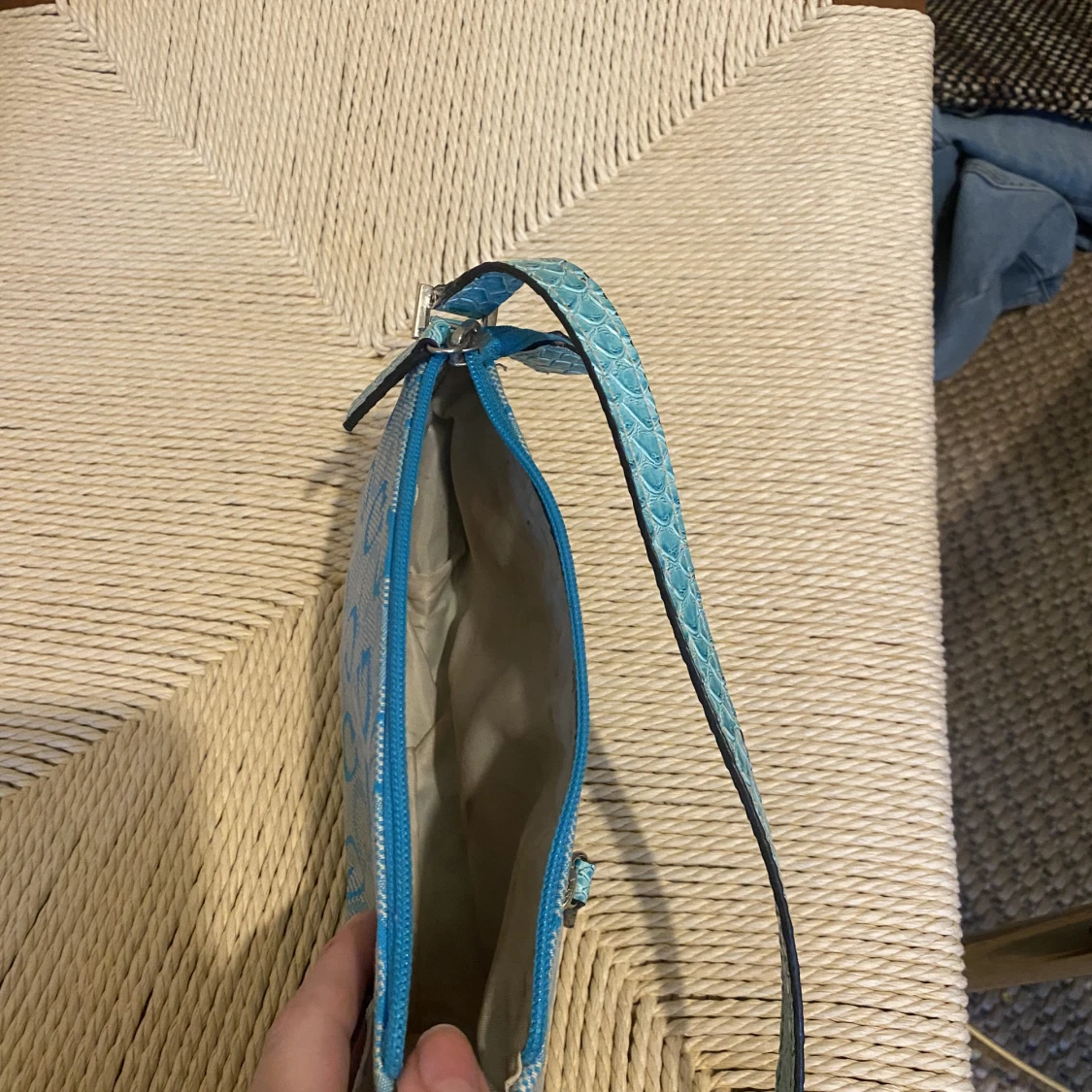 Guess handväska  - 91