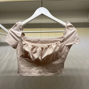 Rosa topp - En rosa kortärmad topp från nelly. Storlek Xs💓