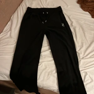 Juicy byxor  - Har använt dem 4 gånger, dem är ganska långa