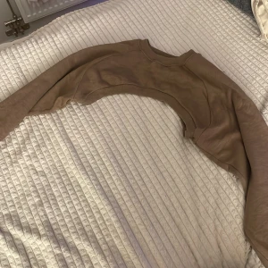 Super croppad tröja  - Skönt material, från hm, storlek S