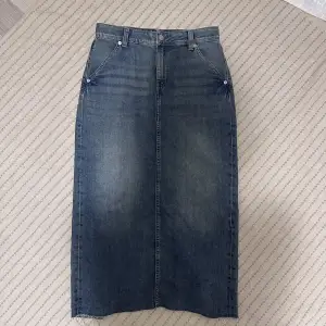 Lång jeans kjol, oanvänd 