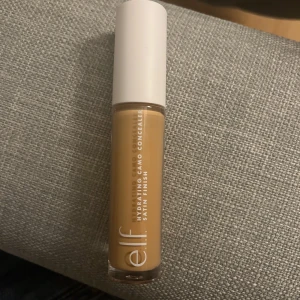 Elf Camoconcealer  - Säljer min oanvända elf concealer som jag råkade köpa i fel färg. Super fin men tyvärr inte min färgmatch!
