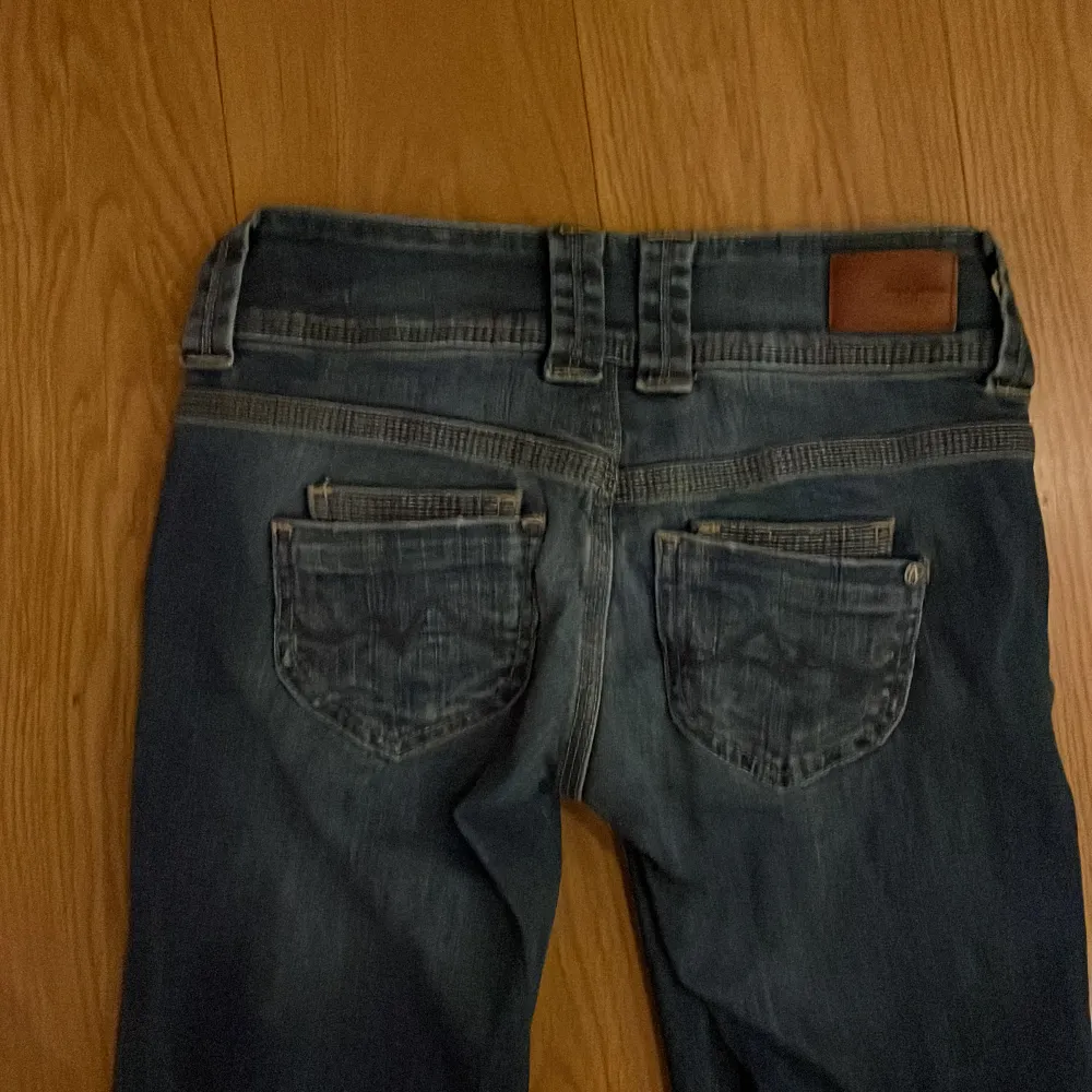 Sååå snygga Pepe jeans. Strl 25/30, straight Low waist  Model: Venus  Är i jättebra skick, tvättade en gång. . Jeans & Byxor.