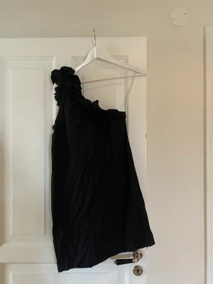 Klänningar - Lägg bud om du ser nått fint 