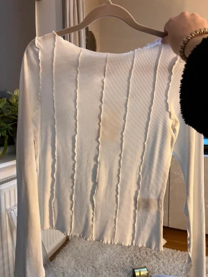 Tröja - Helt oanvänd tröja från monki med lappen kvar. Säljer då den inte kommit till användning. Nypris 300kr storlek S❤️