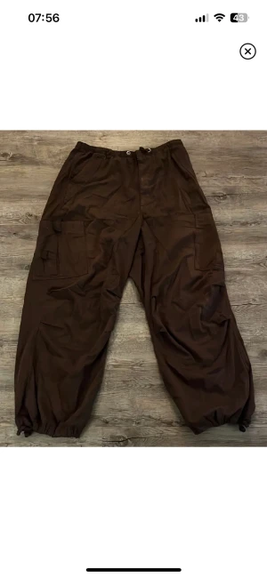 Jaded london parachute pants - Bra skick. Storlek M.  Nypris 1200