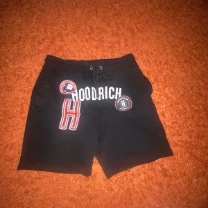 Shorts  - Hoodrich shorts som är för små på mig och dom är i nyskick