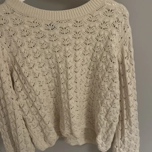 Stickad tröja - Beige stickad tröja💓💓nyskick!!