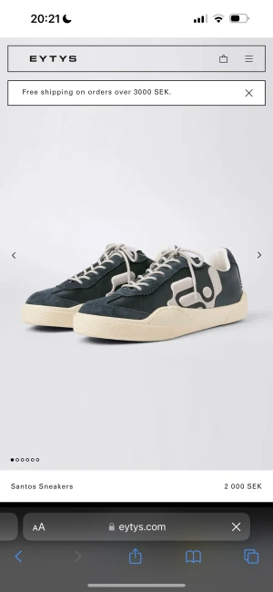 Eytys santos sneaker  - Säljer mina otroliga eytys sneakers pga för stora för mig. De är använda sparsamt, fråga för egna bilder så skickar jag. Storlek 39 och nypris 2000kr. ❤️