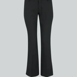 BikBok Lågmidjade kostymbyxor  - Säljer ett par jättesnygga lågmidjade kostymbyxor från BikBok. Modellen heter Vera petit i storlek 38. Köpte dem på Plick nästan helt oanvänd, men måste tyvärr sälja på grund av att de är för korta💗 Nypris är 500kr