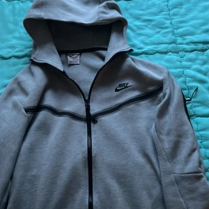 Nike tech  -  Nike tech i ny skick knappt andvänd 