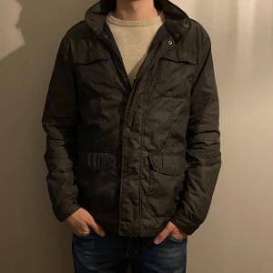 Fieldjacket - Tja, säljer nu min feta fieldjacket. Modellen på bilden är 188. För fler frågor och funderingar är det bara att höra av sig. //IC_RESELL