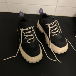 Eytys Angel storlek 39  - Bra skick Eytys i storlek 39. Så coola! Nypris 4320 säljer för 1000