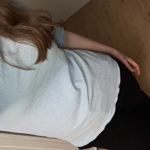 T-shirt  - Oanvänd, stretchig och skönt material 