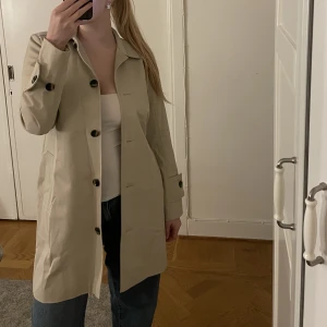 Beige kappa - Beige kappa från Dobber i väldigt bra skick! 