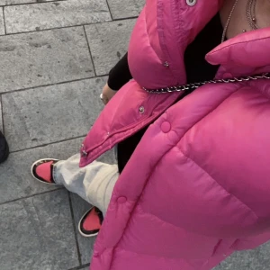 Rosa väst  - Fin rosa väst samma annons som på min profil sen tidigare men med fri frakt nu, storlek s fick skick💓