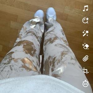 coola byxor  - kommer ej till användning, avklippta så de passar nån som är runt 175❤️