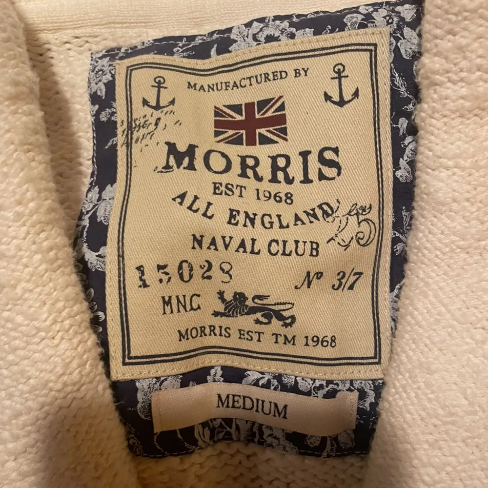 Fin stickad Morris cardigan | Storlek M - inga skador eller defekter - pris 449kr. Tröjor & Koftor.