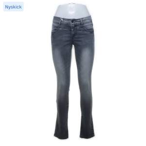 Midwaist/ lowwaist jeans ifrån veromoda köpt på sellpy, säljer då de inte passade mig, tryck på ”köp nu”💞