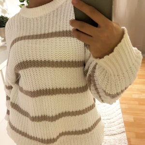 Randig tröja  - Från lager157 i Begie och svart