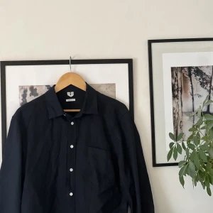 Arket skjorta  - Denna arket skjortan är även helt ny och gick för 1000 kr, för stor i storleken därför jag säljer