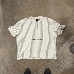 Uppsydd HAN KJØBENHAVN tröja - Riktigt snygg tröja som är uppsydd. Bra passform. Pris kan diskuteras.