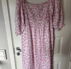 Klänning  - Jätte fin klänning, använd fåtal gånger 