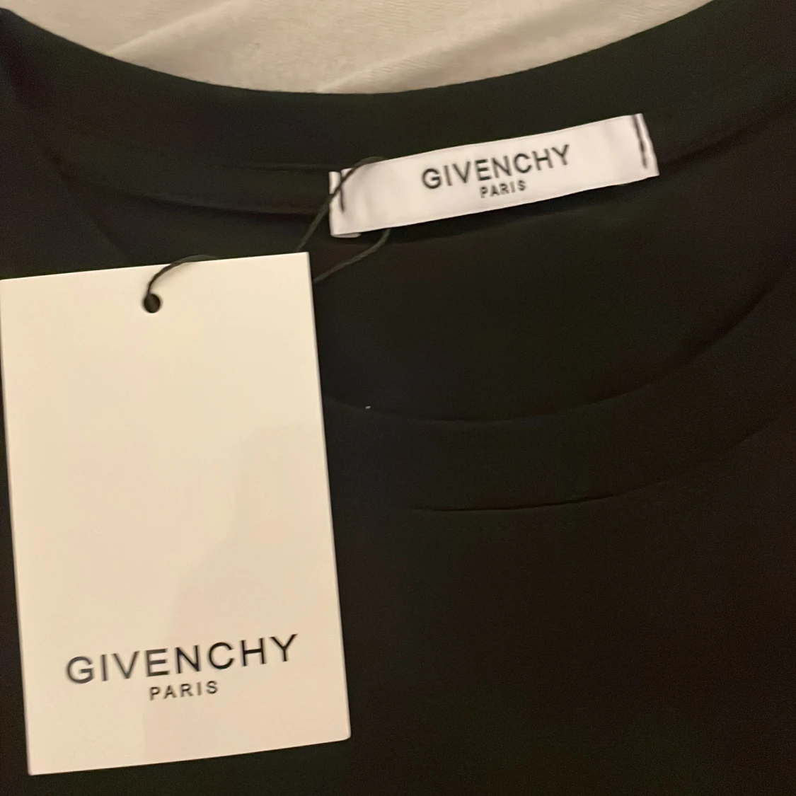 Givenchy T-shirt svart har inte rört den - 90