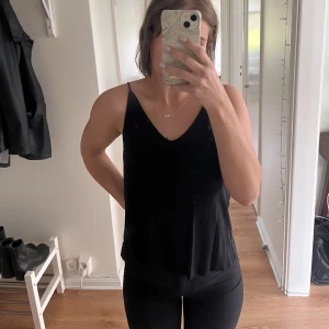 Lyxigt linne - Fint linne i lite lyxigare material. Mycket bra skick. Öppen för prisförslag. :)