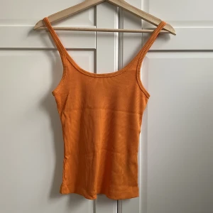 Linne - Superfint oranget linne den hm🧡 Snygg passform och jättefint med låg rygg!