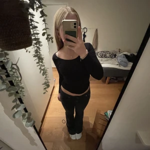 Low boot jeans 💗 - Säljer mina “low boot” från lager 157 i storlek S eftersom dem är lite långa på mig som är 162cm 🫶 Skriv gärna innan du köper 💗 Nypris 400kr ! Pris kan diskuteras vid snabb affär 🥰