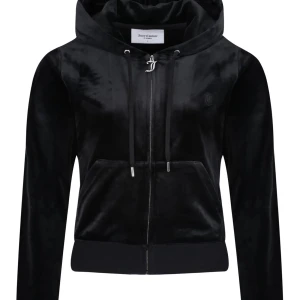 Juicy couture  - Säljer min svarta juicy tröja pga ingen användning. Kan sälja hela setet med byxor till för annat pris men skriv isåfall☺️ Lägger ett pris för tröjan man kan tänka mig sänka om ni kommer med annat förslag. Tröjan är M och byxorna S 