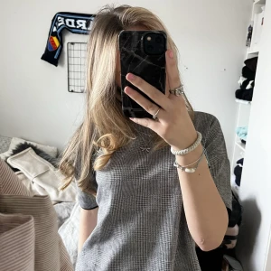 Trekvartsärmad tröja - Jätte fin mönstrad tröja