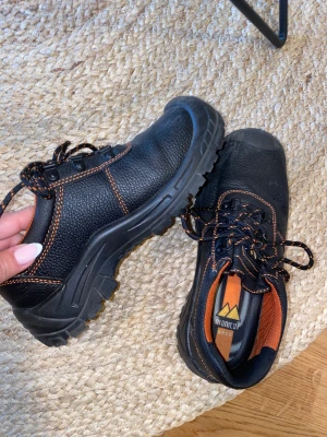 Arbetsskor  - Använda få gånger 